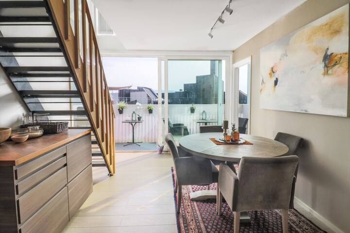 Luxury Living 3BR in CityCenter w/Waterfront View gallery image 2