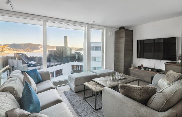 Luxury Living 3BR in CityCenter w/Waterfront View