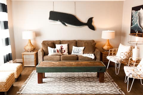 Ideal locale Steps to DT & Prom-Beach Cottage Chic