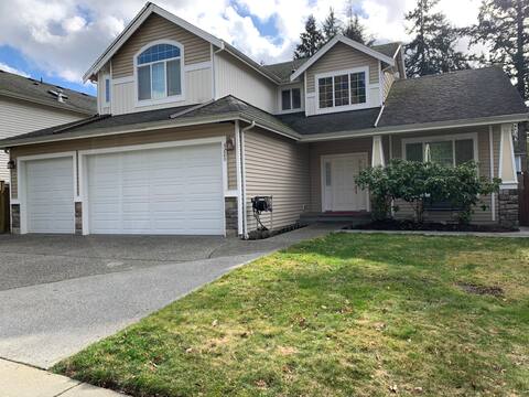 Quiet and Comfortable Spacious Suburban Home