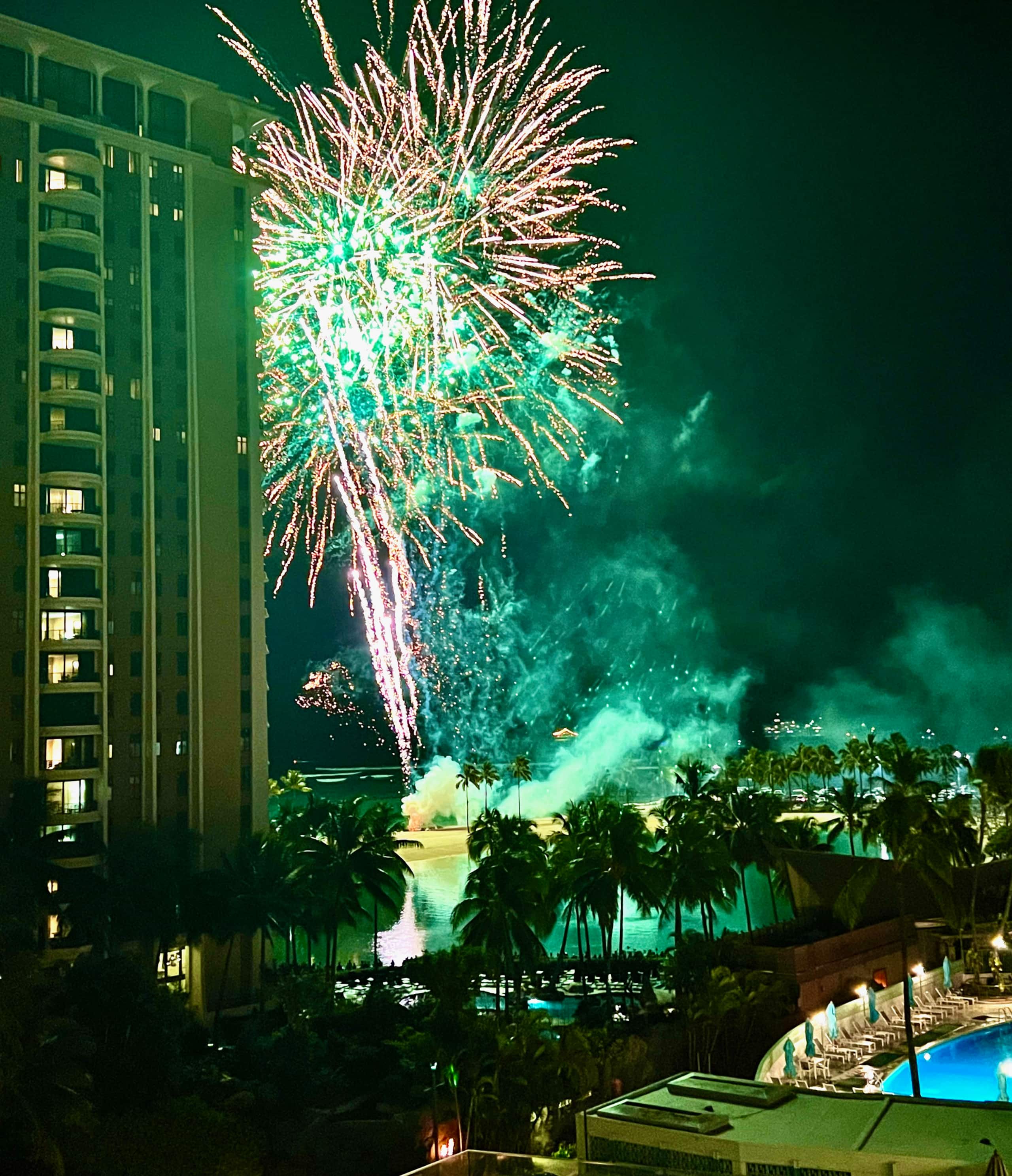Condo in Honolulu · ★4.98 · 1 bedroom · 3 beds · 1 private bath - Image 30