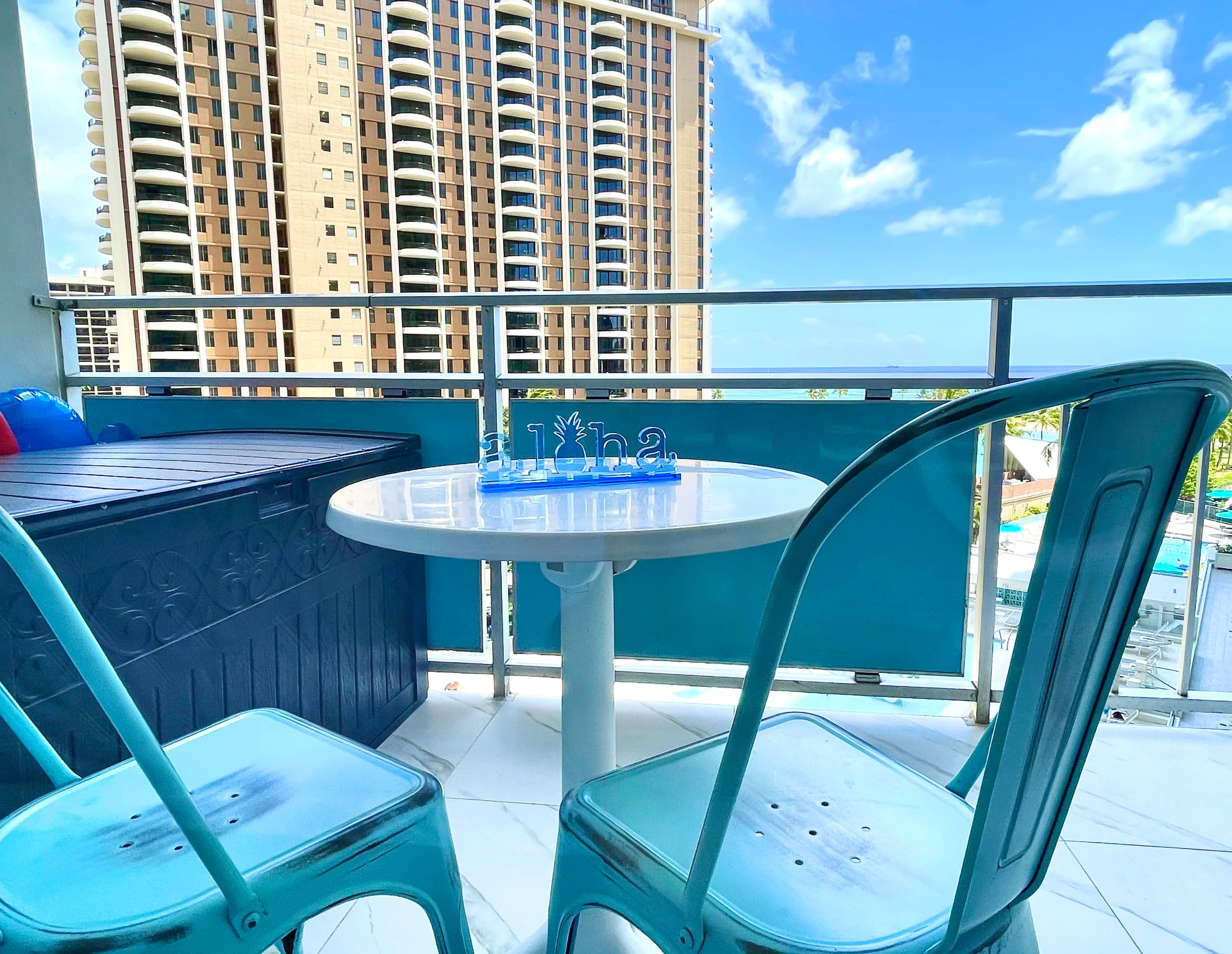 Condo in Honolulu · ★4.98 · 1 bedroom · 3 beds · 1 private bath - Image 18