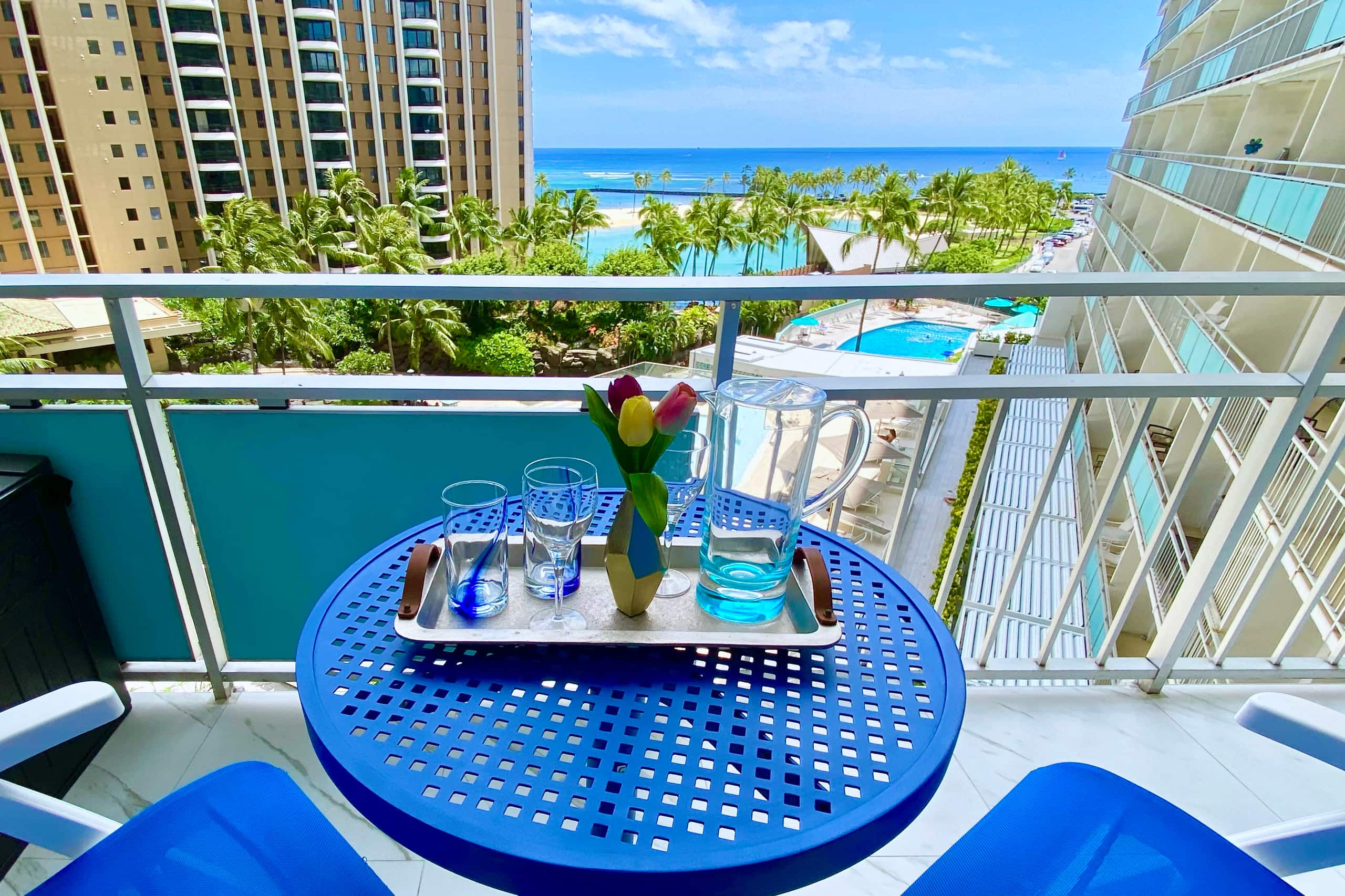 Condo in Honolulu · ★4.98 · 1 bedroom · 3 beds · 1 private bath - Image 4