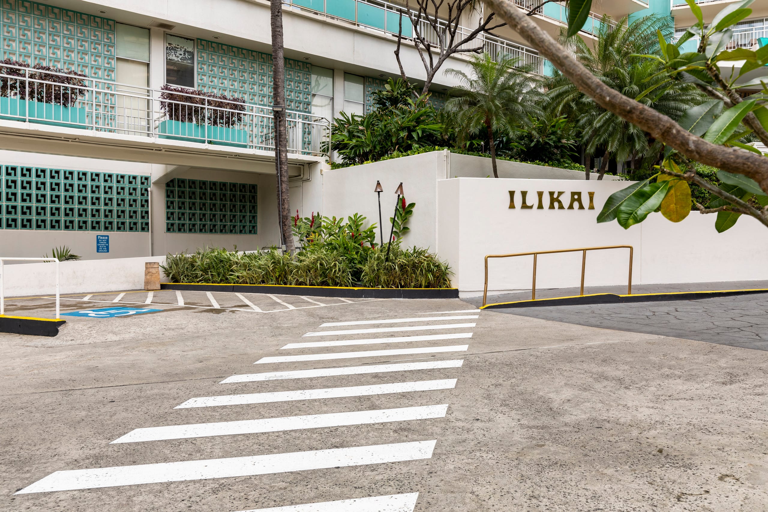 Condo in Honolulu · ★4.98 · 1 bedroom · 3 beds · 1 private bath - Image 27