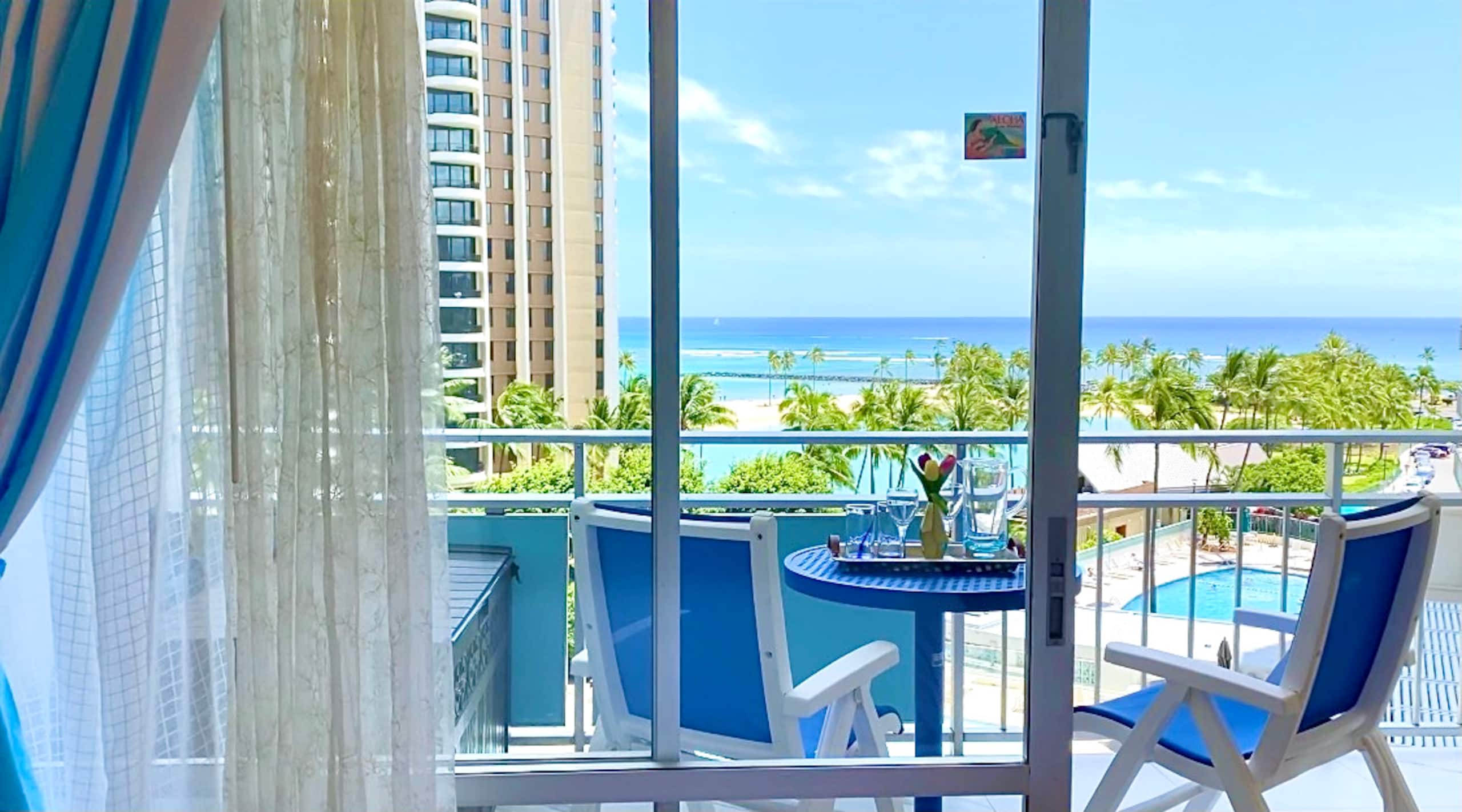 Condo in Honolulu · ★4.98 · 1 bedroom · 3 beds · 1 private bath - Image 3