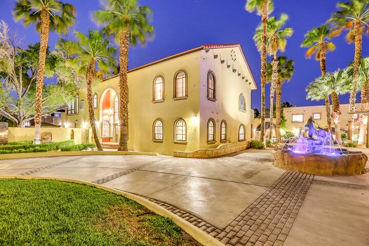 DD3 2Resort Pools Luxurious 12BD/13BA Mansion gallery image 3