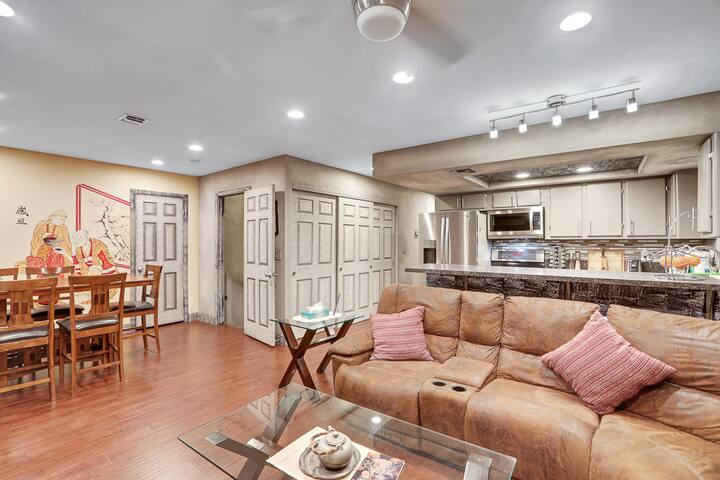 DD3 2Resort Pools Luxurious 12BD/13BA Mansion gallery image 4