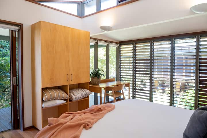 Bedroom 1 - Louvres for cross ventilation