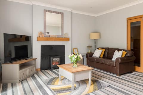 Modern,  large, spacious 7 bedroom house