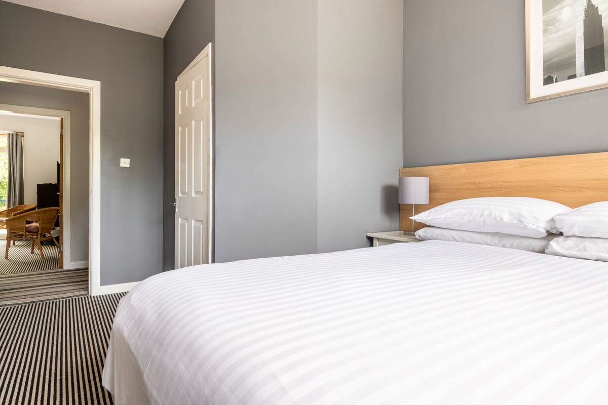 Soba 3: bračni krevet (180x200