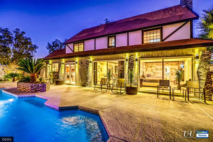 UU3 8BD/8BA Villa w/ Resort Pool and Karaoke Room gallery image 3