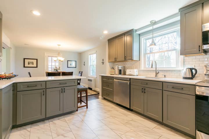 Peaceful Suburban Colonial w/New Kitchen.