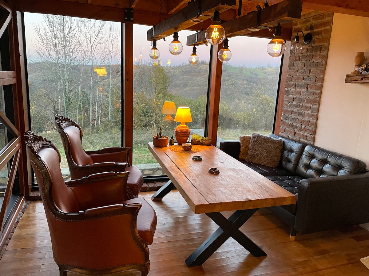 Gölcük Eriklitepe Milli Parkı yolu üzerinde Dağevi