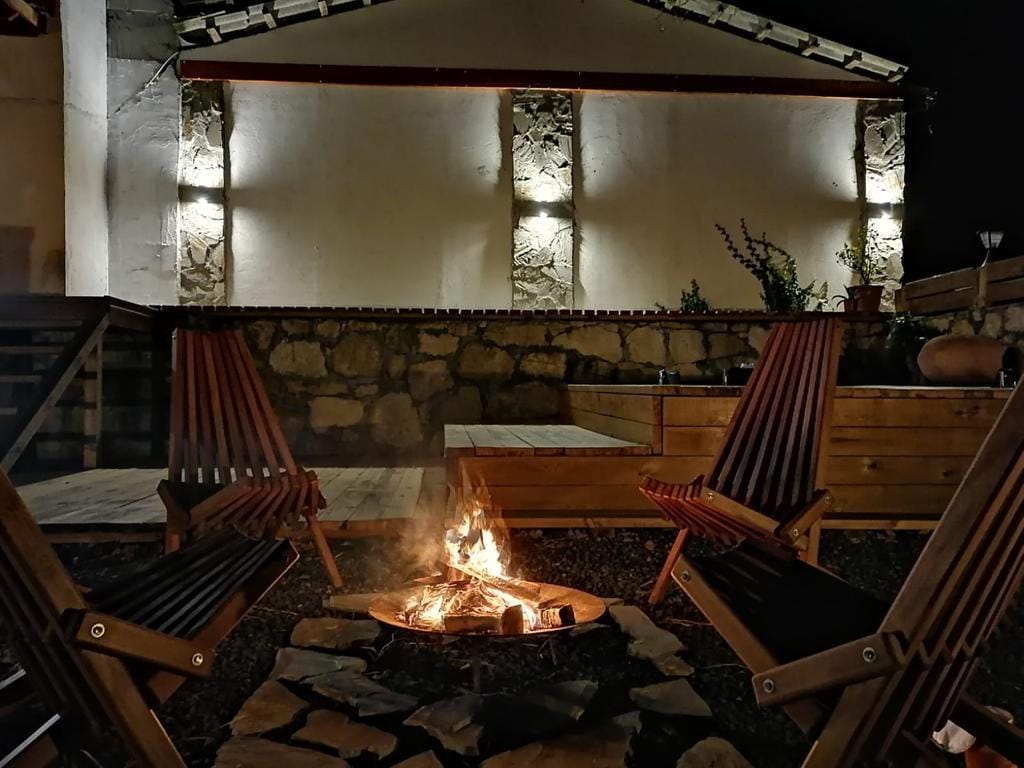 Gölcük Eriklitepe Milli Parkı yolu üzerinde Dağevi