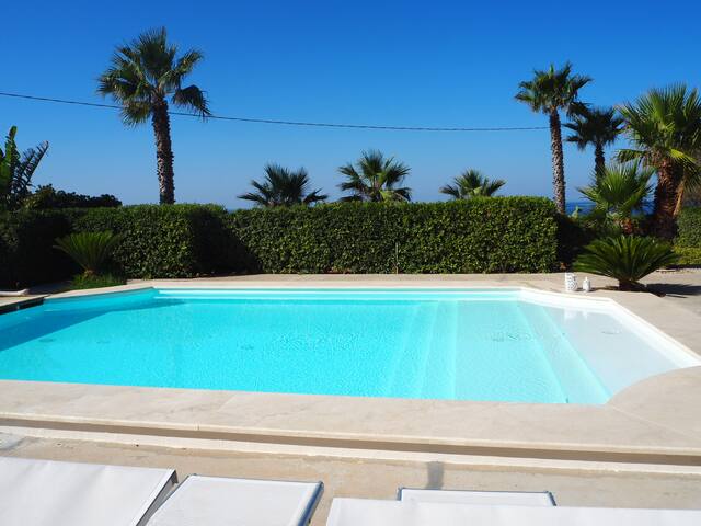 Villa White Dahlia, with pool and sea view gallery image 3