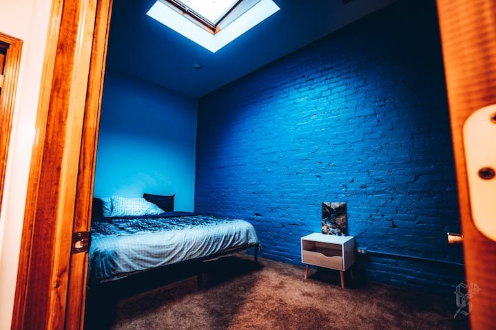 Guest Bedroom (with King Bed)