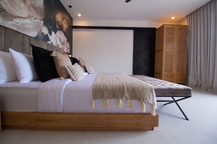 美丽而宽敞的卧室