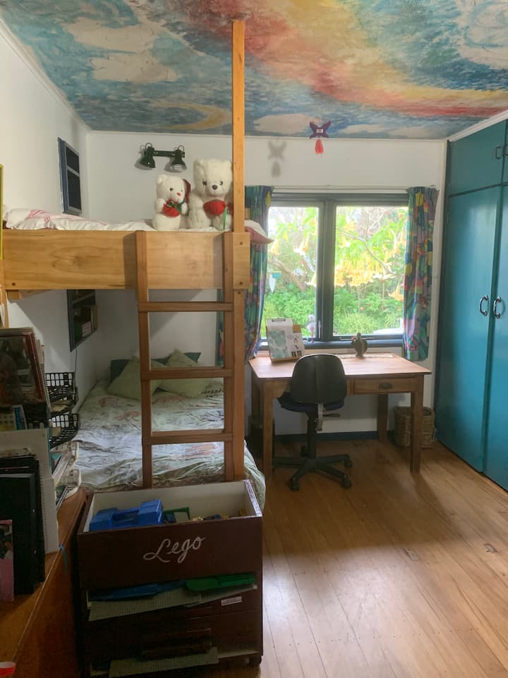 Stanza a castello con 2 letti singoli a castello