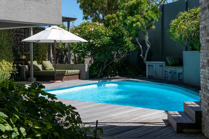 Brand new luxury guest suite in Camps Bay + pool gallery image 2