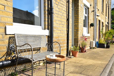 Successful Airbnb property: Central Hebden Bridge | Cosy 1-Bed | + Parking in Calderdale