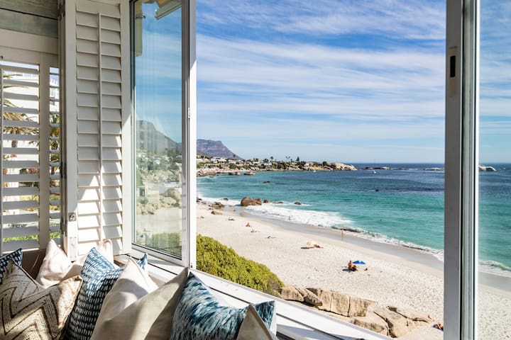 Clifton Sands F1 Valhalla 1st Beach Apartment gallery image 2