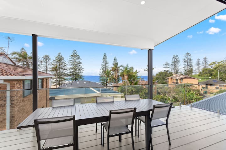 The Cove 2-Steps to beach, top floor space, Views.