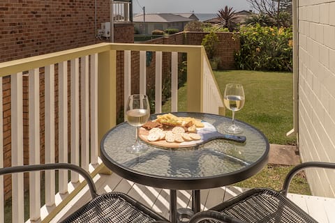 Top performing Airbnb: Ideal for beach lover - beach access minutes away in Mollymook Beach
