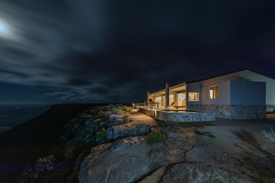 Top-earning Airbnb listing in Hantam Local Municipality, 2 bedrooms