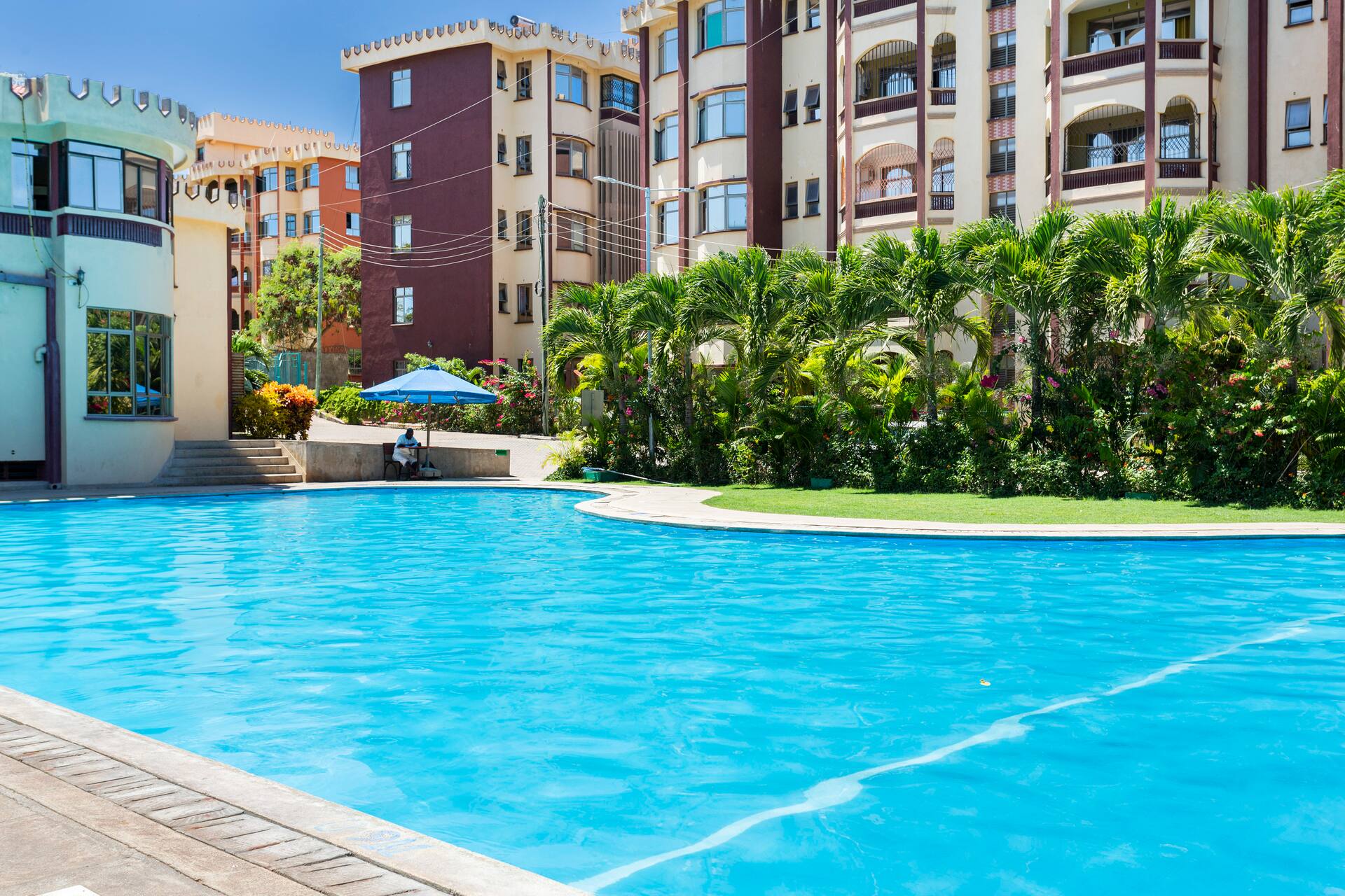 1BR Shanzu | 5 mins to Serena beach|AC, pool&wifi