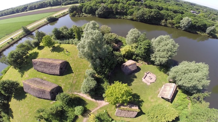 Slapen Op Een Unieke Locatie In De Prehistorie! - Lelystad