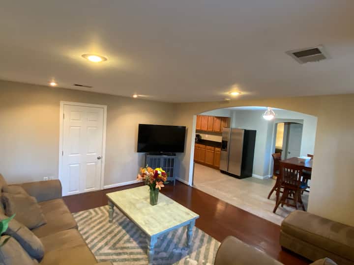 Master Br W/ Private Bath - Walk To Inova! - Fairfax, VA