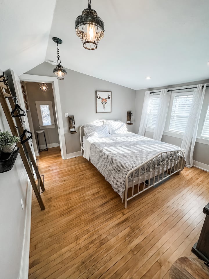 Соба со брачен кревет на втор кат