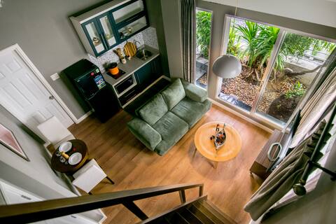 Attic Apartment with Private  Garden 3.2 @The Nook