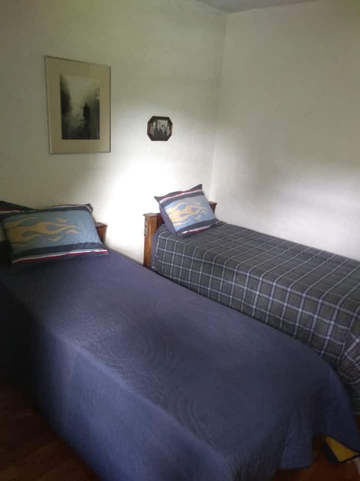 DORMITORIO 3 (una de las camas es una cama bi)
