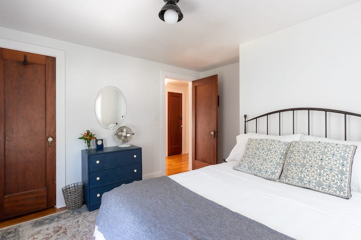 2nd Floor Bedroom with Full bed