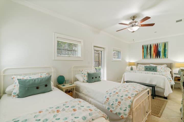 First floor Family Suite with 1 Queen & 2 Twin Beds and Ensuite Bathroom