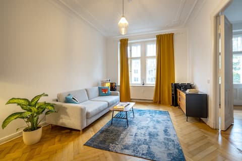 Popular Airbnb listing: Beautiful, large apartment near Rosenthaler Platz in Mitte