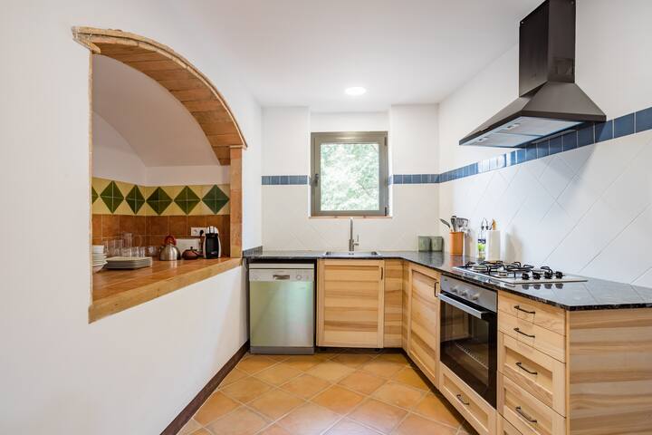 Casa rural renovada en finca agrícola familiar gallery image 4