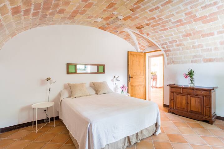 Casa rural renovada en finca agrícola familiar gallery image 3