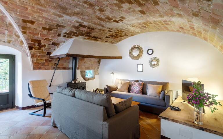 Casa rural renovada en finca agrícola familiar gallery image 2