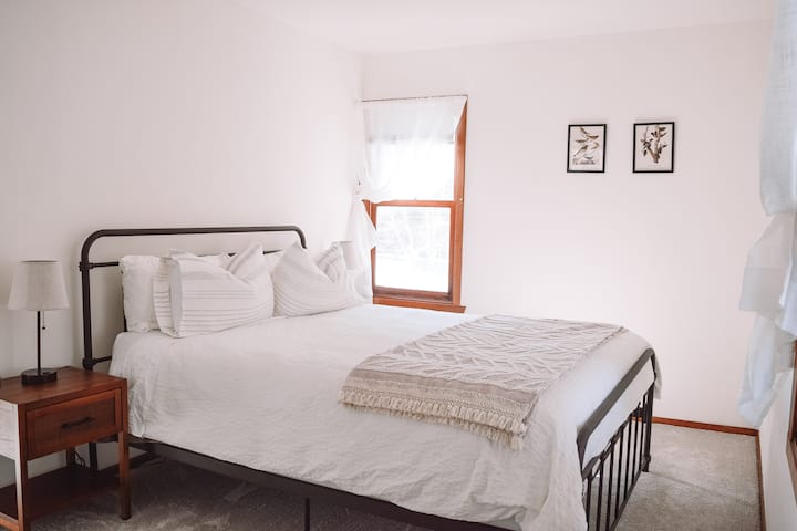 Master Bedroom |

Queen bed with soft new bed linens (100% cotton or linen, always, flannel in winter) and pure green natural latex mattress locally made in Chicago. 
As one recent guest noted, “The bed mattresses are incredible!” -Jay, Feb2021 