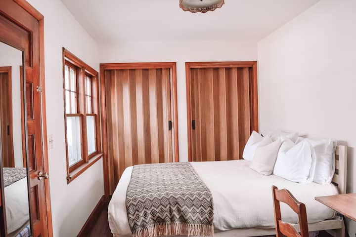 Bedroom 2 | 
Easy access main floor bedroom is just off living room. There is a double bed with views on the water, half bath and small work space.

Double bed has new Brentwood Home made in LA memory foam mattress. Twin trundle pulls out under bed.