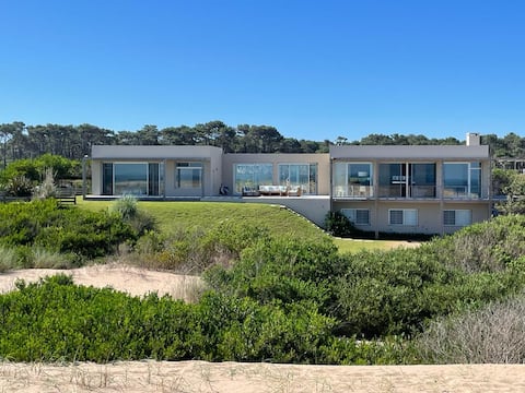 Beachfront home with breathtaking sunset views