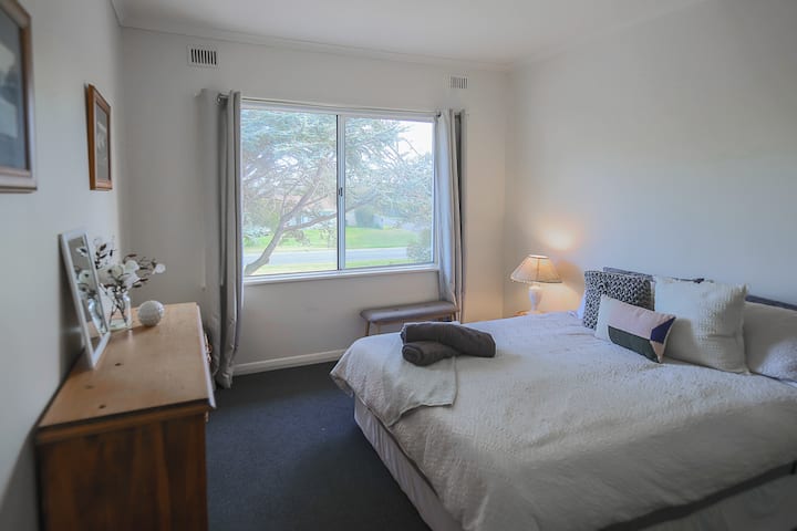 เตียงควีนไซส์ผ้าปูเต็มผืนผ้าขนหนูฟูกนอนใหม่และท็อปเปอร์