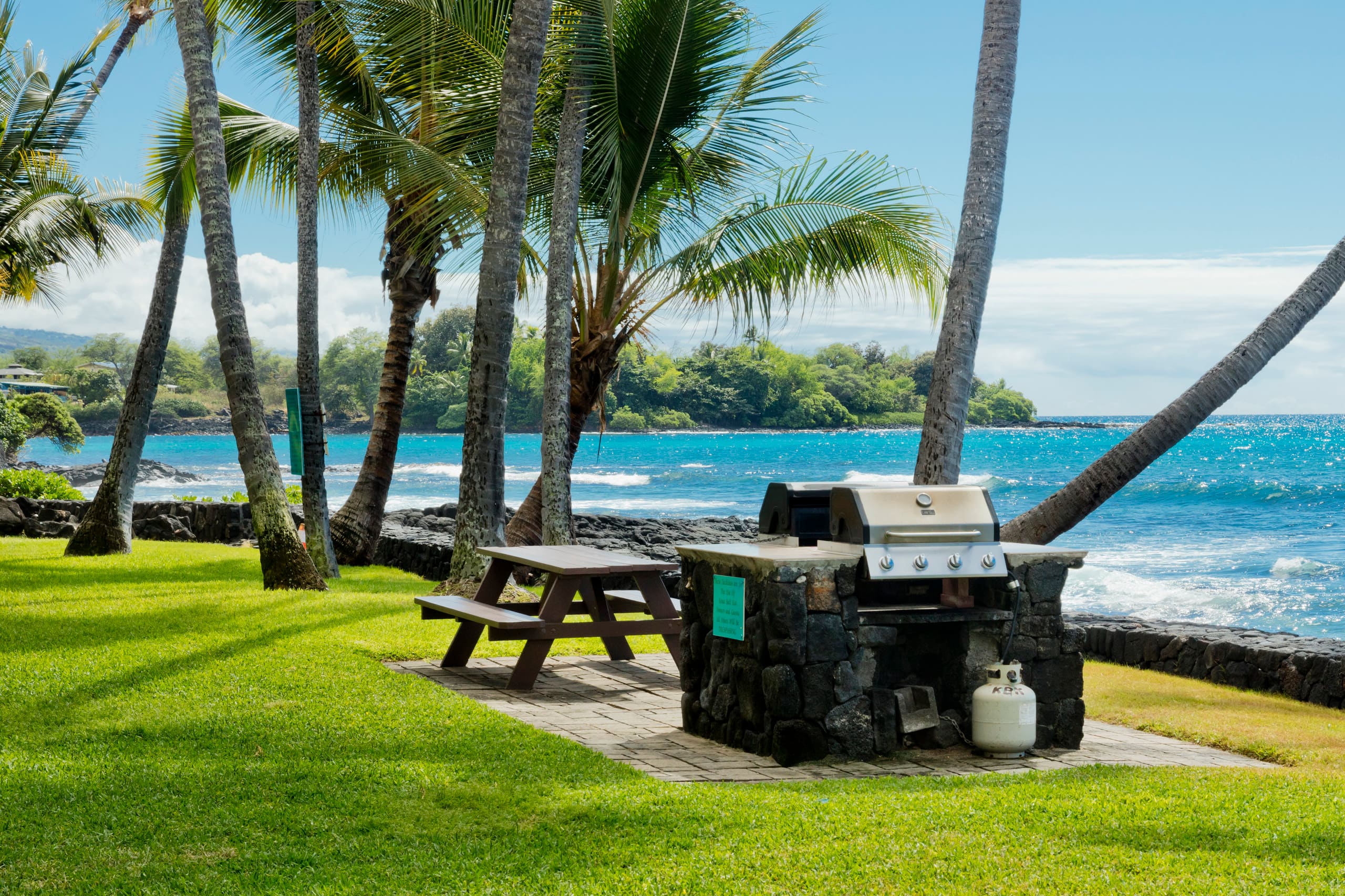 Condo in Kailua-Kona · ★4.86 · 2 bedrooms · 3 beds · 2 baths - Image 8