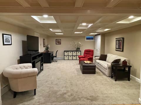 Huge 2500 SF 2 BR apt., Room for 6