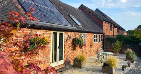 Dog friendly peaceful barn conversion for 2