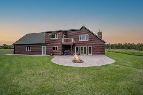 Spacious, Secluded Retreat with Sauna and Pond