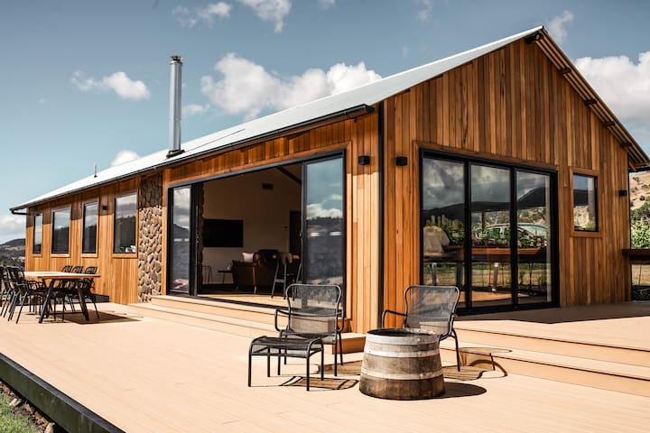 The Picker’s Hut- Luxury Vineyard stay gallery image 2