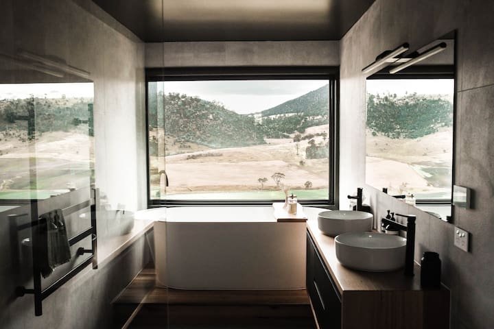 The Picker’s Hut- Luxury Vineyard stay gallery image 3